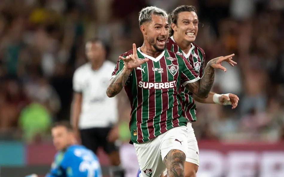 Acosta faz gol de placa em Fluminense x Botafogo (Foto: Jorge Rodrigues/AGIF/ Gazetapress