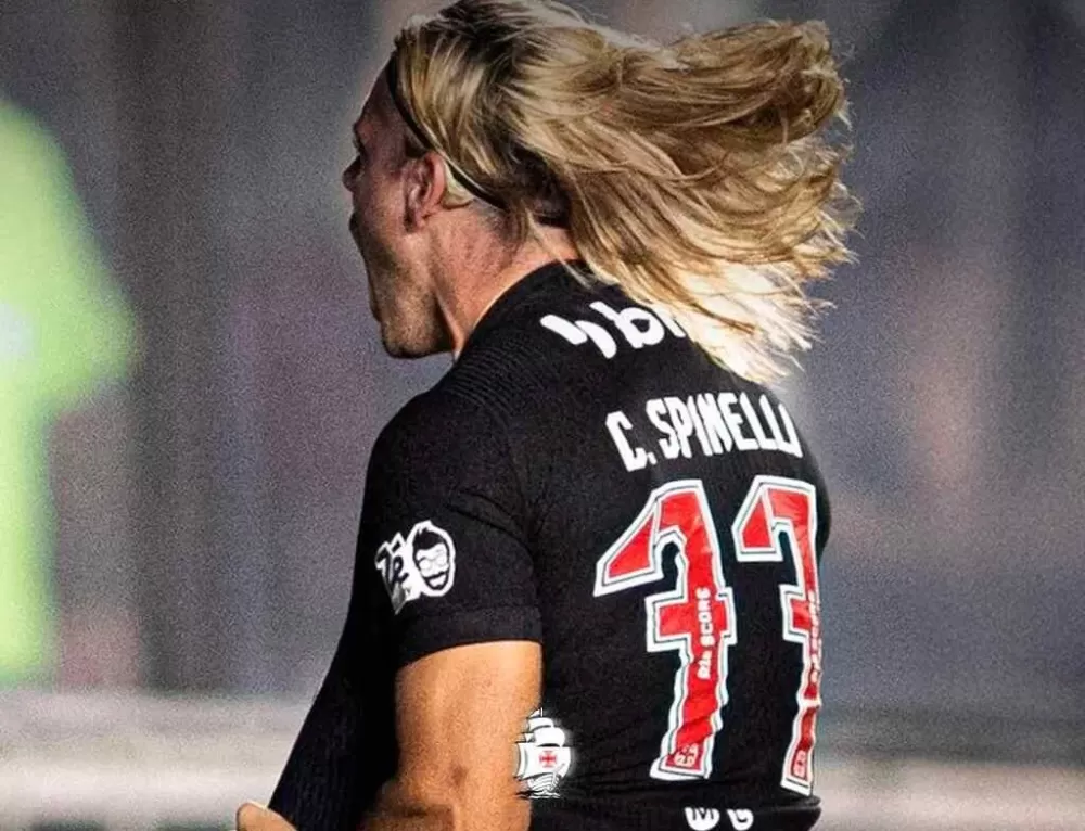 Spinelli marcou pela primeira vez com a camisa do Vasco - Foto: Divulgação/Vasco