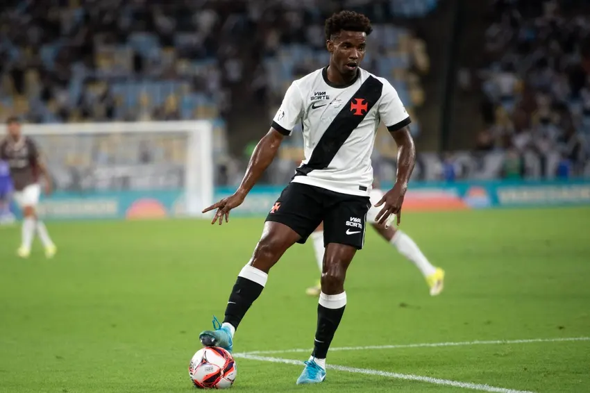 Thiago Mendes na partida entre Vasco e Fluminense pela semifinal do Carioca (Foto:DELMIRO DOS SANTOS JUNIOR/MOCHILA PRESS)