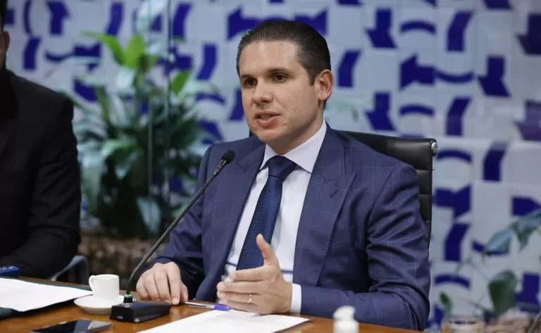 Hugo Motta durante reunião de líderes realizada nesta segunda Fonte: Agência Câmara de Notícias