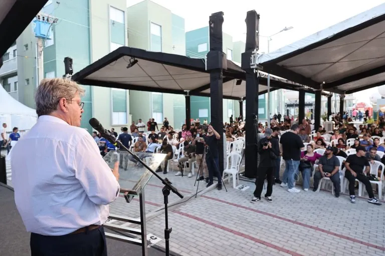 João Azevêdo entrega 128 apartamentos em Patos e reforça política habitacional no Sertão