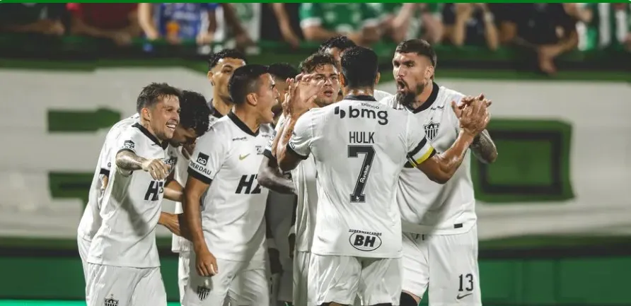 Jogadores do Galo comemoram gol contra a Chape (Foto: Pedro Souza / Atlético)