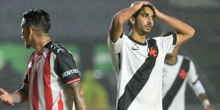 imagem cameraJP lamenta chance disperdiçada pelo Vasco (Foto: Juan MABROMATA / AFP)
