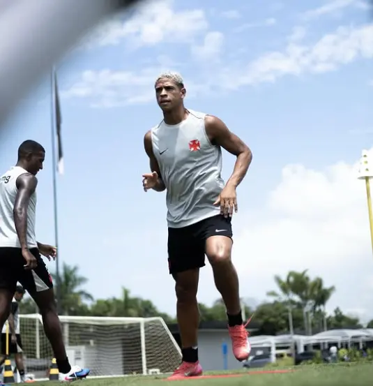 Barros em treino do Vasco (Foto: Matheus Lima Vasco)