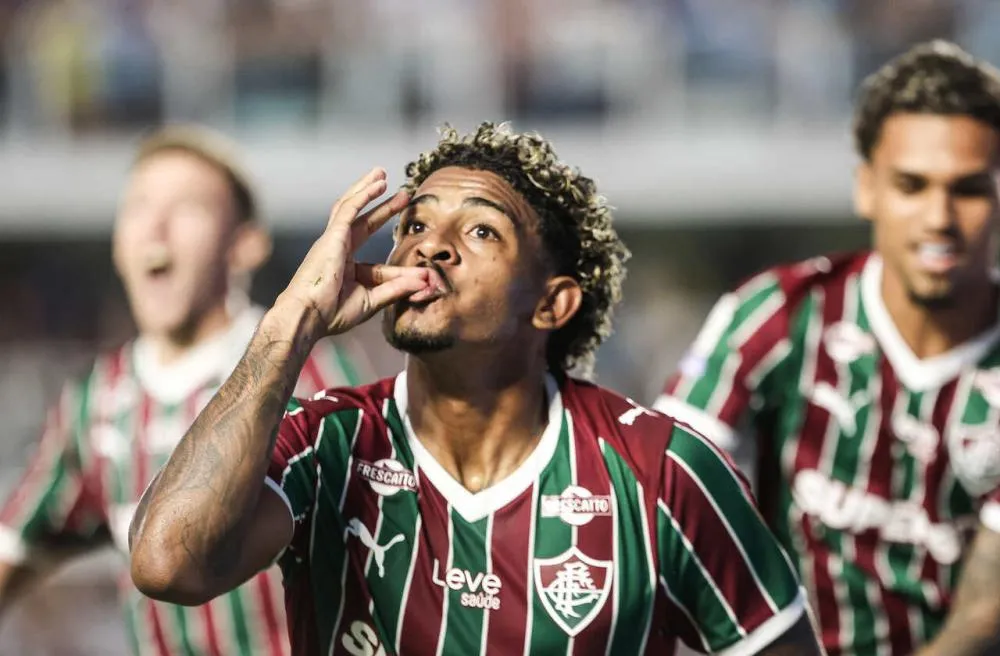 John Kennedy marcou o gol da vitória do Fluminense sobre o Santos e respondeu a provocação dos torcedores rivais - Foto: Lucas Merçon/Fluminense FC