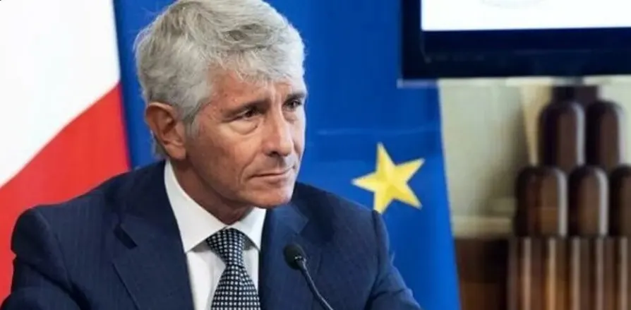 imagem cameraAndrea Abodi, ministro do Esporte da Itália, foi direto: 'classificação é no campo' (Foto: Governo da Itália