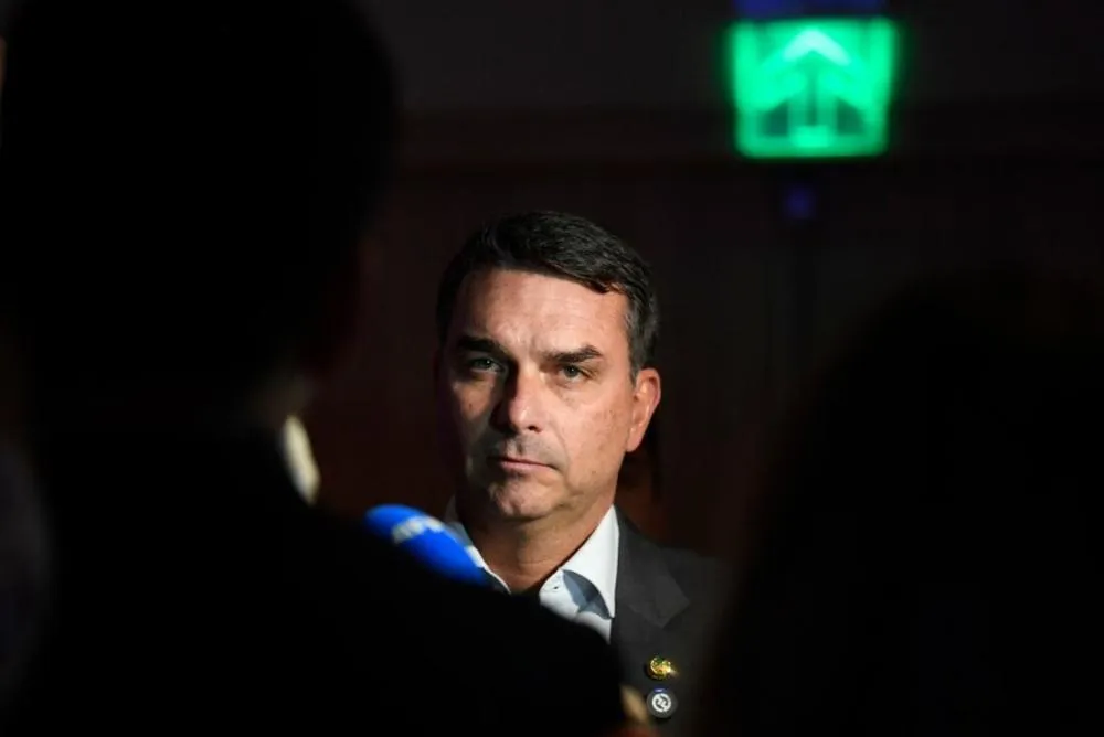 O senador brasileiro e pré-candidato à presidência Flávio Bolsonaro - Foto: Daniel Ramalho / AFP