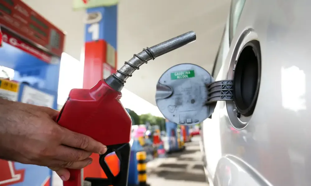 Gasolina sobe 6,23% em abril, item de maior pressão no IPCA-15, afirma IBGE - Foto: Marcelo Camargo/Agência Brasil