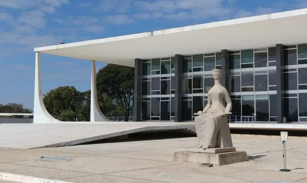 O plenário julga uma ação apresentada pela Central Única dos Trabalhadores (CUT) para assegurar a aplicação da lei - Foto: Fabio Rodrigues Pozzebom/Agência Brasil
