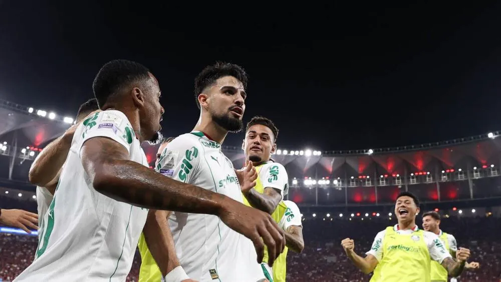 Flaco López marca e é celebrado pelos companheiros logo após abrir o placar para o Palmeiras diante do Flamengo - foto: Cesar Greco/Palmeiras