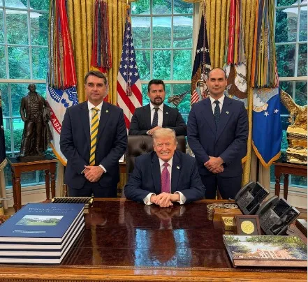 Flávio Bolsonaro oferece a Trump 'alternativa' ao governo Lula em encontro na Casa Branca Paulo Figueiredo/X @pfigueiredo08 - 26.05.2026