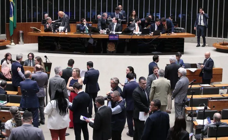 Sessão deliberativa no Plenário da Câmara • Divulgação