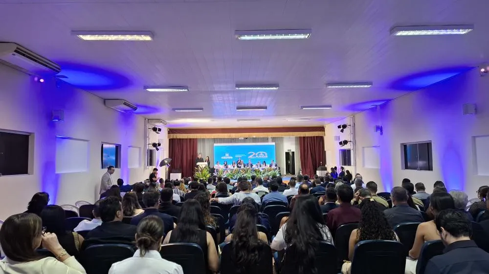 Solenidade de 20 anos do Fisco Municipal atrai grande público e lota o auditório do Colégio Cristo Rei em Patos. (Vitrine Patos)