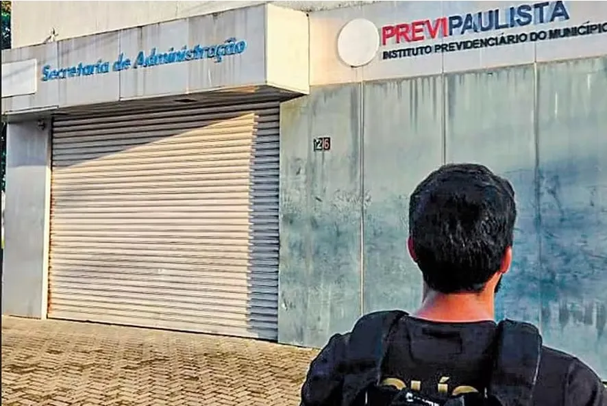 Agenda da PF em frente ao Instituto Previdenciário de Paulista — Foto: Divulgação da Polícia Federal