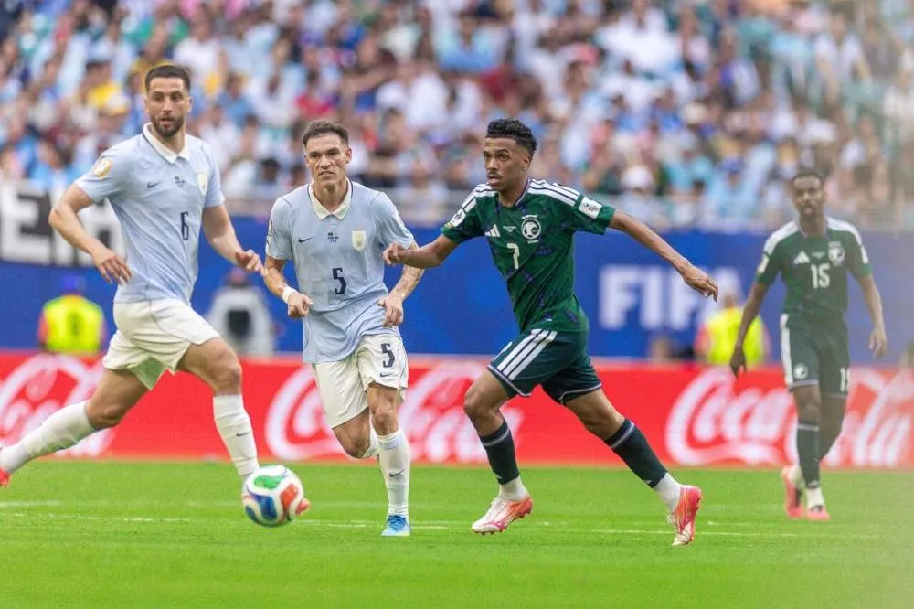 Em grande jogo, Arábia Saudita e Uruguai empataram em 1 a 1 pela primeira rodada do Grupo H da Copa do Mundo - Foto: Divulgação / SAFF