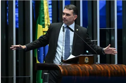 Flávio Bolsonaro pediu dinheiro a Daniel Vorcaro, dono do Master, para produção do filme 'Dark Horse' Carlos Moura/Agência Senado – Arquivo