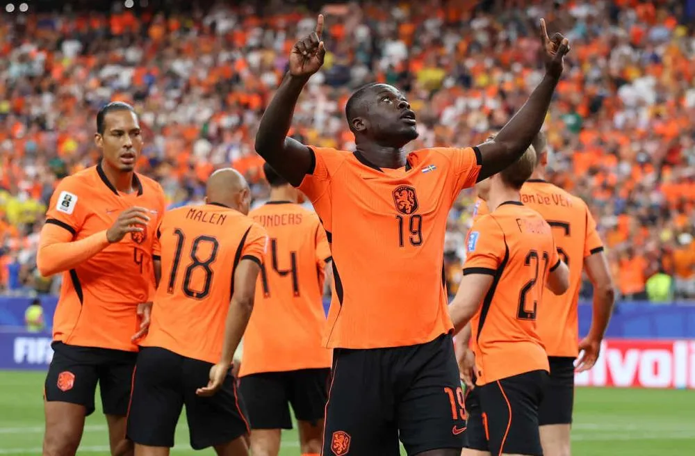 Holanda goleia Suécia, embola grupo e bate marca histórica em Copas