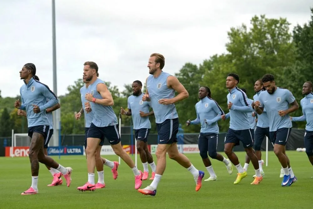 Inglaterra treina para jogo contra Gana - Foto por JUAN MABROMATA / AFP