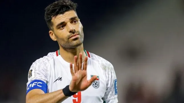 Mehdi Taremi, capitão da seleção do Irã - Foto: Karim JAAFAR / AFP