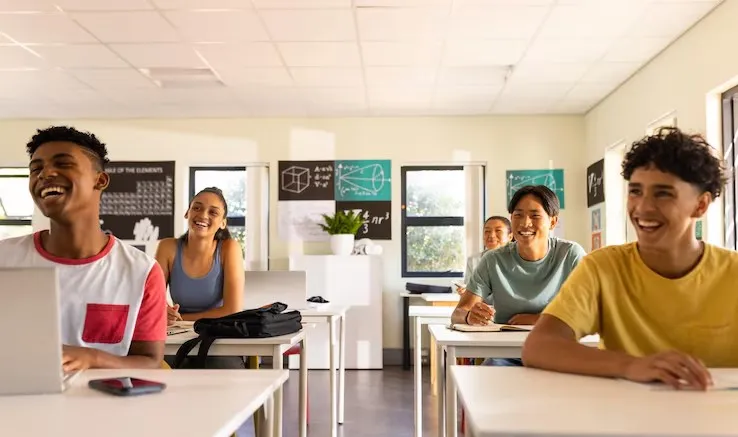 “Ensino Médio paraibano saltou da 25ª para a 12ª posição nacional em taxa de aprovação, segundo o Inep. (Foto: FreePik