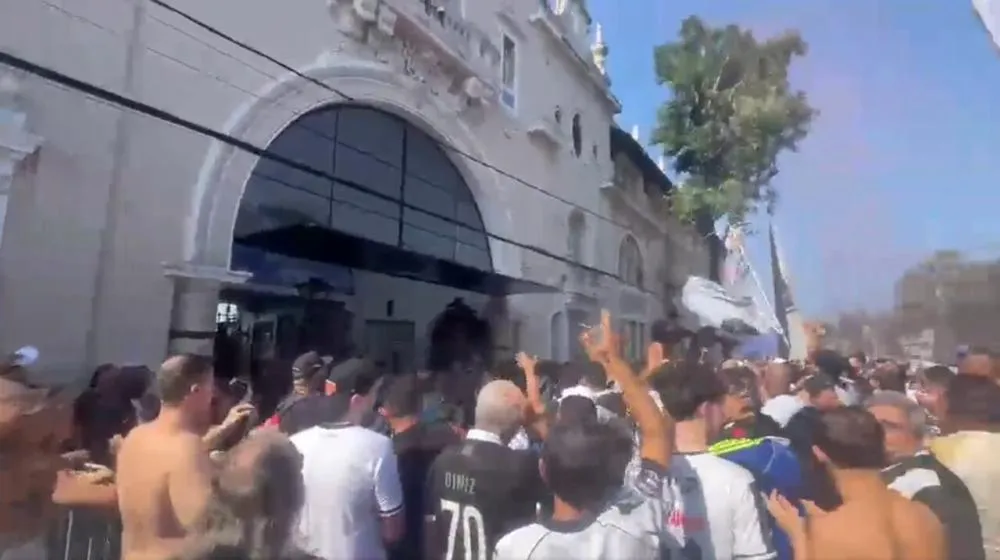 Protesto em São Januário teve a participação de centenas de torcedores do Vasco - Reprodução de vídeo