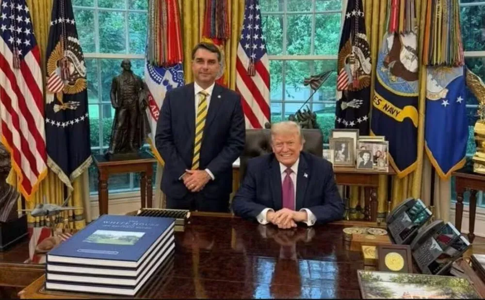 Flávio Bolsonaro e Donald Trump na Casa Branca - Foto: Instagram/Reprodução