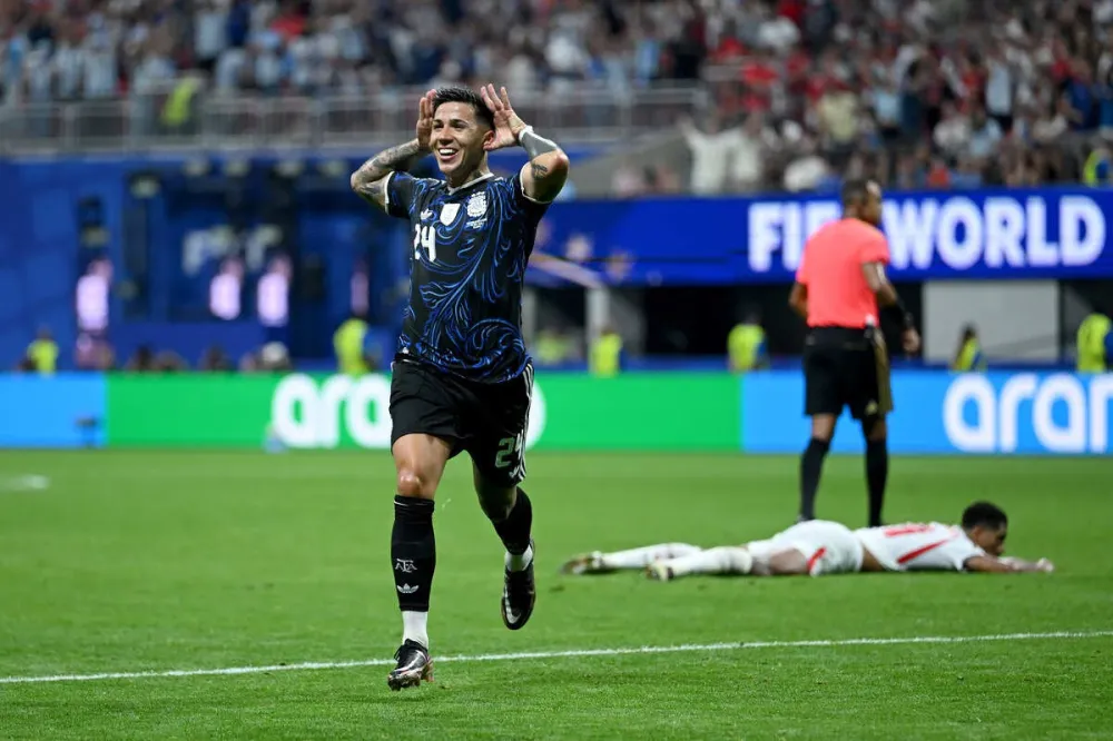 Em nova virada épica, Argentina vence a Inglaterra e está na final da Copa do Mundo