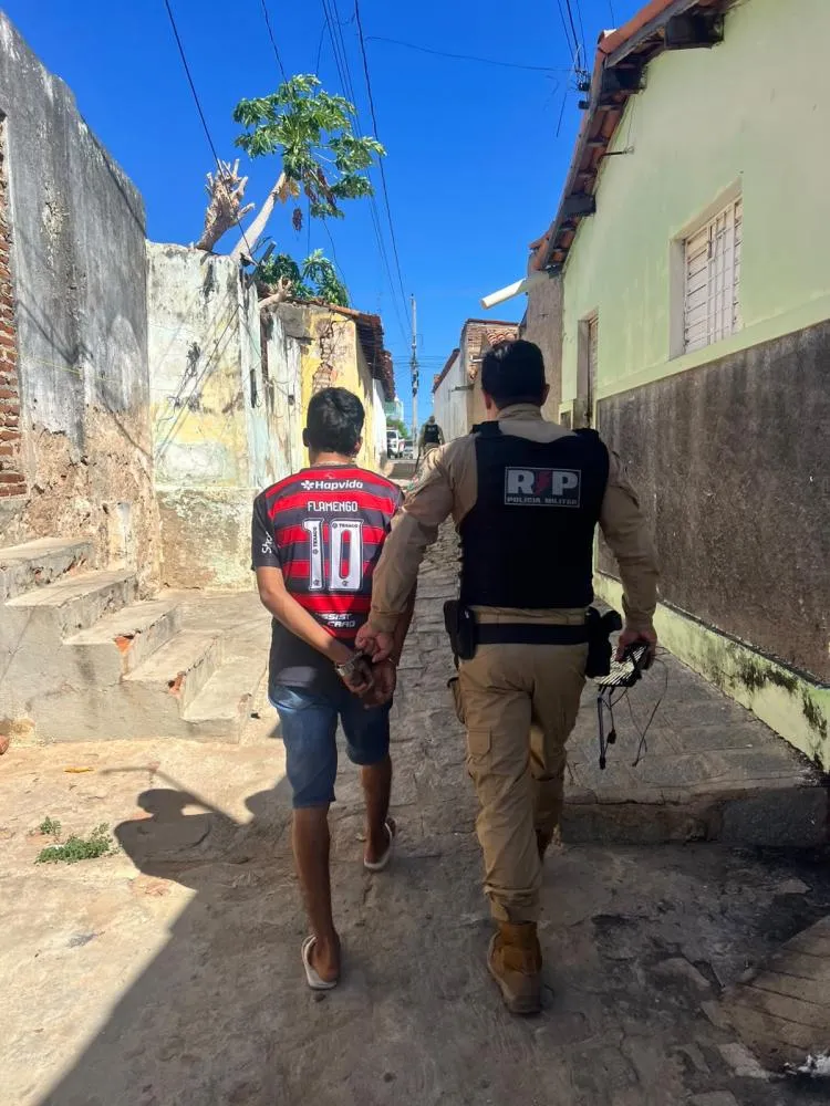 Polícia Militar intensifica rondas e abordagens na comunidade Rua do Meio em Patos