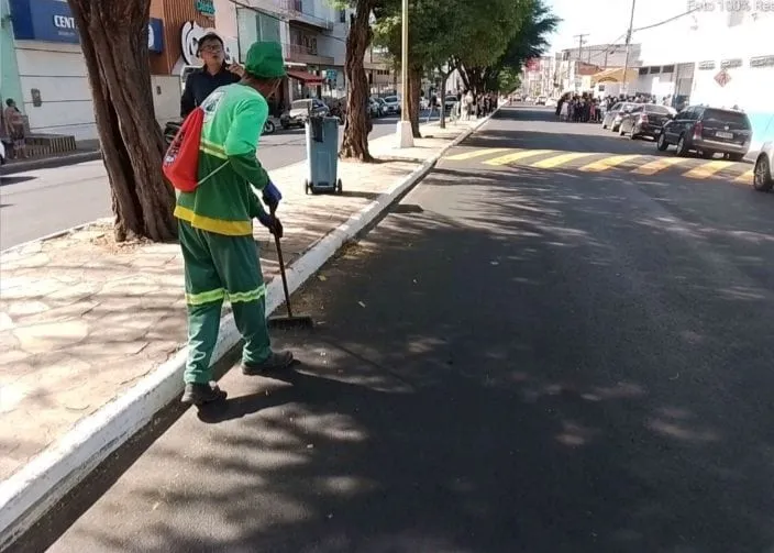 Prefeitura de Patos mantém força-tarefa de limpeza e manutenção em diversos bairros