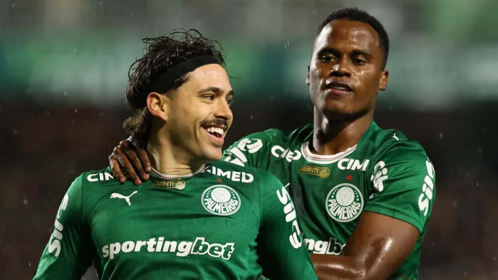 Maurício marca duas vezes, e Palmeiras vence o Coritiba pelo Brasileirão