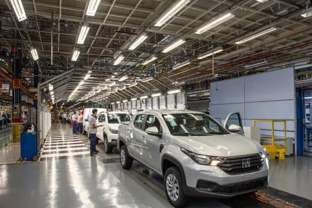 Fenabrave registra melhor resultado para julho em 12 anos, com alta nas vendas de carros, caminhões e ônibus. - Foto: Stellantis/Divulgação