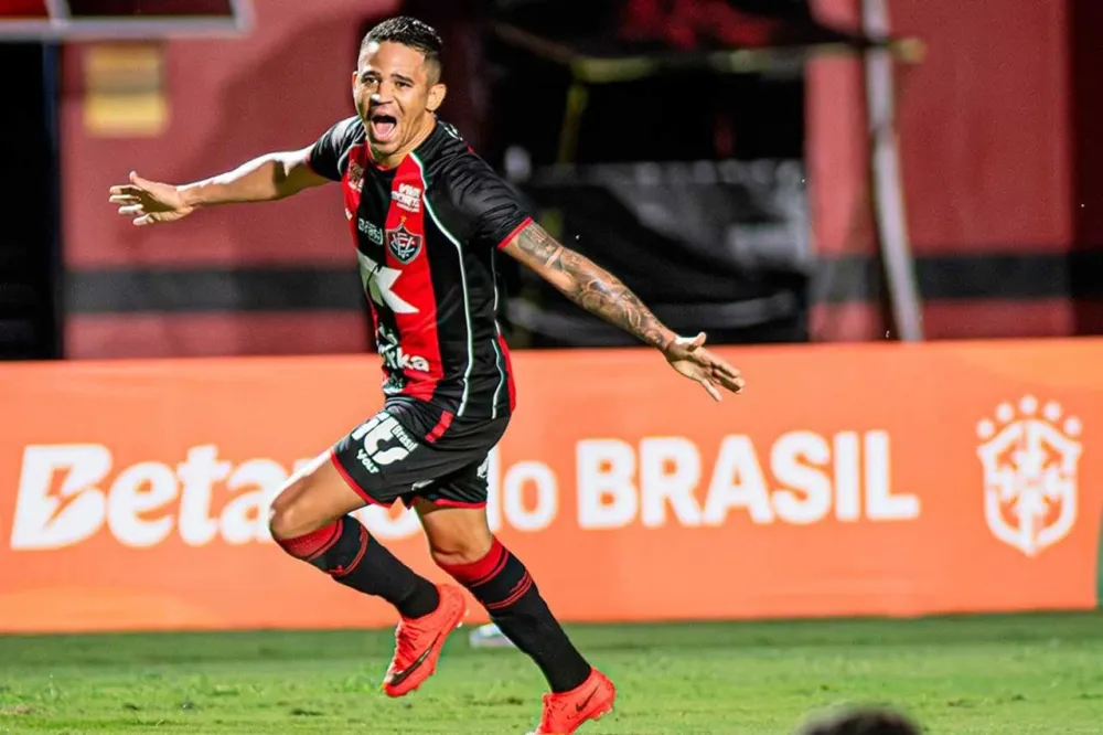Erick comemora mais um belo gol no Barradão - Foto: Victor Ferreira / EC Vitória
