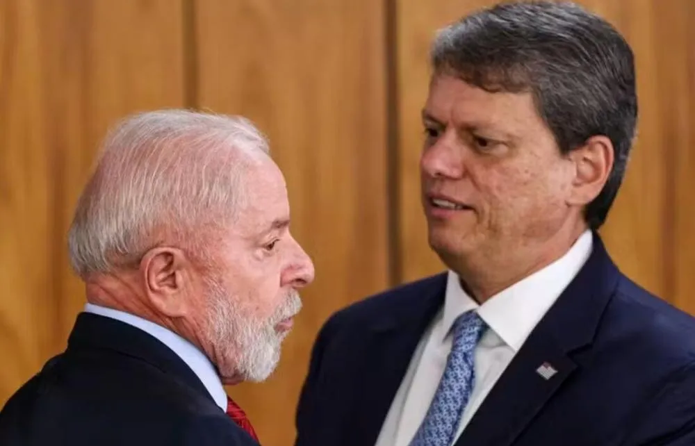 O governador de São Paulo, Tarcísio de Freitas, em encontro com o presidente Lula - Foto: Marcelo Camargo/Agência Brasil