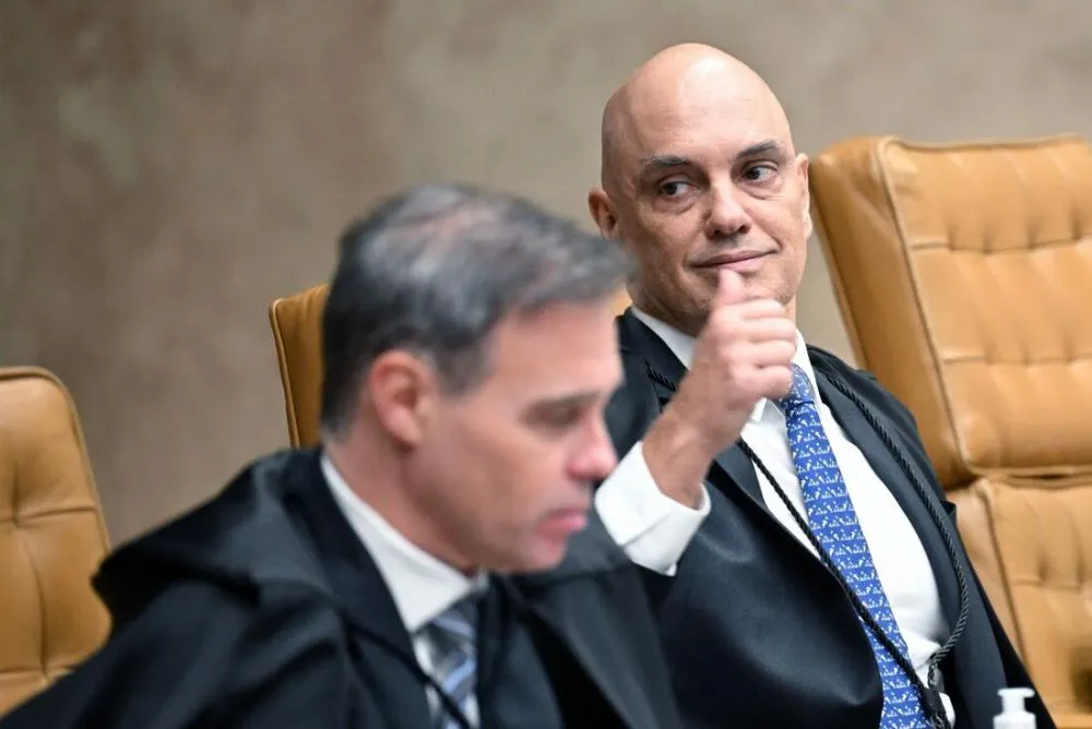 Os ministros do STF, André Mendonça (Esquerda) e Alexandre de Moraes - Foto: Evaristo Sá/AFP