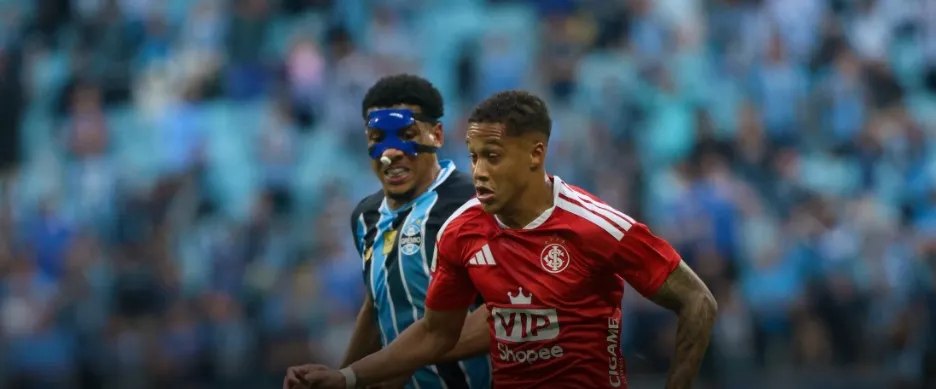 Grêmio e Internacional empatam clássico e seguem no Z4 do Brasileirão