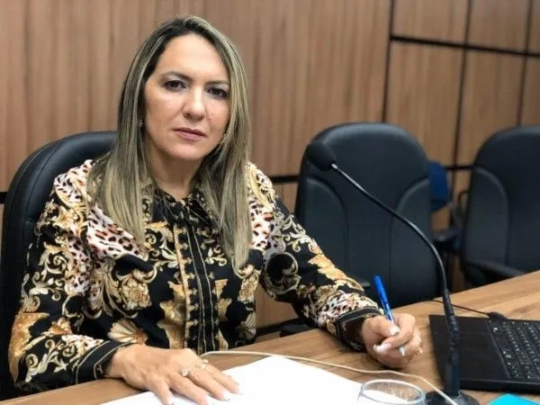 Sessão Solene em Patos homenageia personalidades e destaca combate à violência contra a mulher