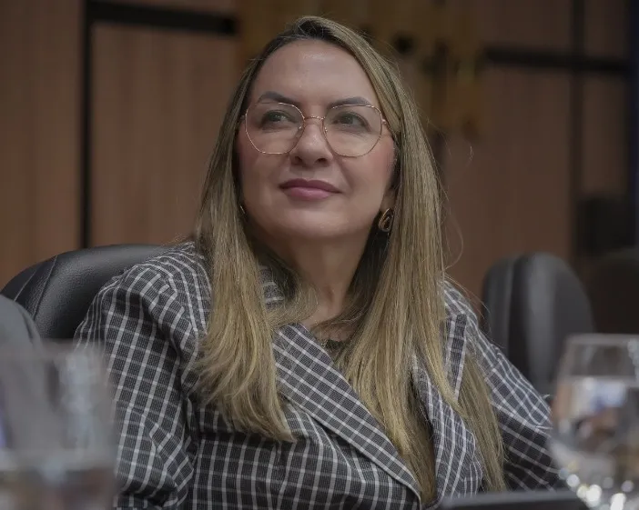 A presidente da Câmara Municipal de Patos, vereadora Tide Eduardo, ressalta a importância da gestão responsável na garantia do pagamento em dia.