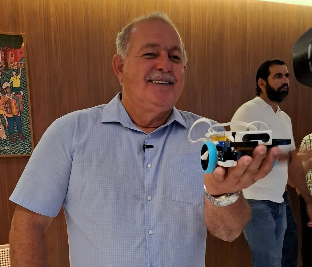 Prefeito Jacob Souto reúne imprensa em Patos para lançar campeonato de robótica e definir diretrizes para obras do Terreiro do Forró