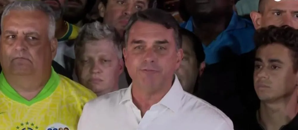 A fuga de Bolsonaro para os Estados Unidos seria “vergonhosa”, declarou Lula - Foto: GloboNews/Reprodução