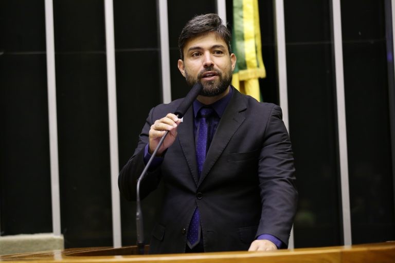 Fernandes lembra que as drogas alteram a consciência da vítima, facilitando o abuso - (Foto: Michel Jesus/Câmara dos Deputados)