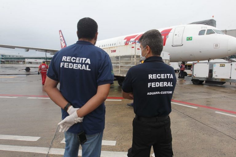 Em 2020, a Receita Federal editou norma para agilizar importações em razão da pandemia de Covid-19 - (Foto: Elói Corrêa/Governo da Bahia)