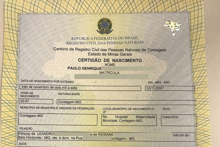Pais que mudarem o nome após divórcio poderão alterar também a certidão dos filhos - (Foto: Reprodução)