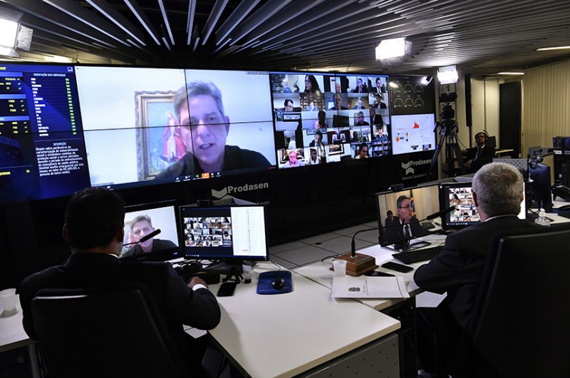 Relator, Rogério Carvalho salienta que lei em vigor, editada na ditadura, atual guarda resquícios autoritários