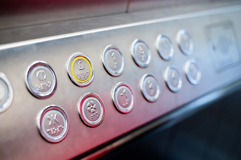 De acordo com a proposta, as fábricas deverão oferecer a opção com botões em braile quando for solicitado - Istockphotos