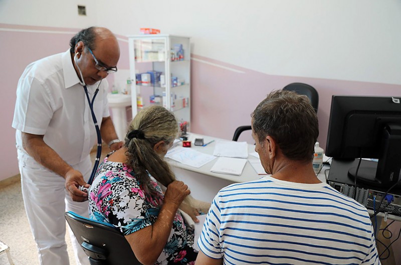 Médico do SUS em atendimento ambulatorial - Pref. Jaru