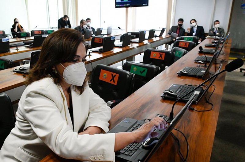 Relatora, Kátia Abreu apresentou voto favorável à proposta: barreira legal para proteger os consumidores - Roque de Sá/Agência Senado