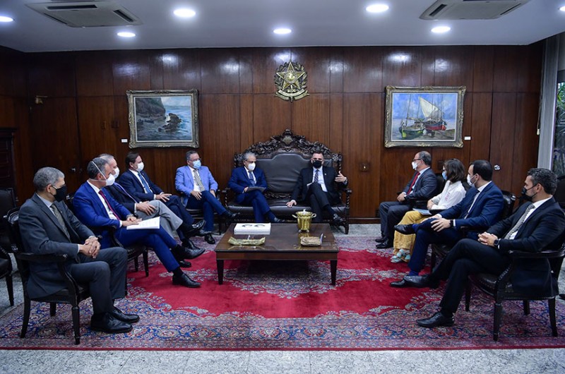 O presidente do Senado, Rodrigo Pacheco, recebeu manifesto representantes de entidades da indústria, secretários de Fazenda dos estados, de auditores fiscais, organizações e movimentos sociais