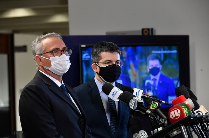 Senadores Randolfe Rodrigues (REDE-AP) e Renan Calheiros (MDB-AL), justificam o pedido de acareação entre ministro de deputado - Leopoldo Silva/Agência Senado