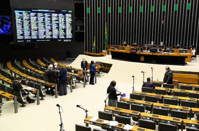 Em sessão do Congresso para votação de vetos nesta terça-feira (1º), os deputados também mantiveram veto que impede a União de pagar por vacinas contra a covid-19 compradas por estados e municípios - Marcos Oliveira/Agência Senado