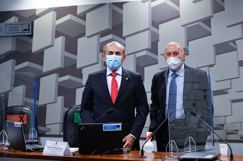 O presidente da comissão, Marcelo Castro, e o autor do projeto, Confúcio Moura; a matéria segue para análise na CCJ - Leopoldo Silva/Agência Senado